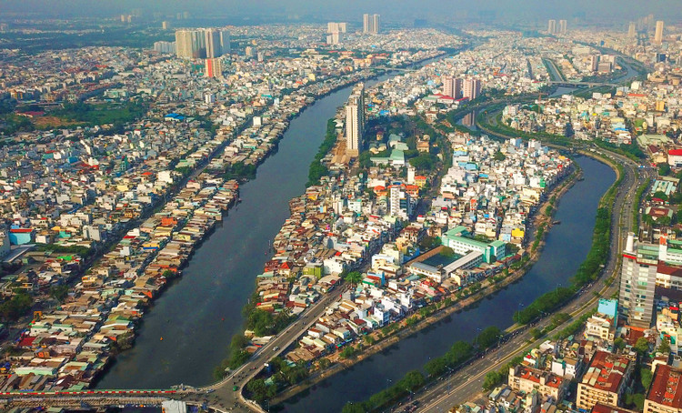 Gói thầu Xây lắp 1 có giá dự toán 282,749 tỷ đồng, thuộc Dự án Dự án Nạo vét, xây dựng hạ tầng, cải tạo môi trường bờ Bắc kênh Đôi trên địa bàn Quận 8 (TP.HCM). Ảnh: Quang Định