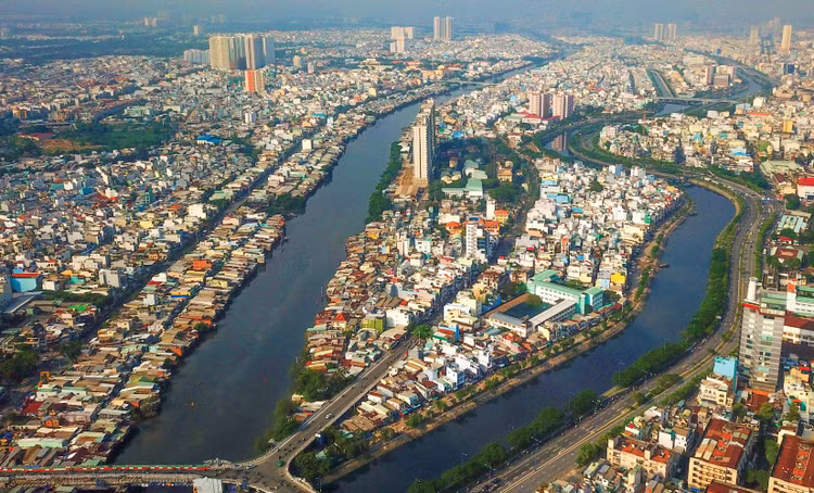 Gói thầu Xây lắp 1 có giá dự toán 282,749 tỷ đồng, thuộc Dự án Dự án Nạo vét, xây dựng hạ tầng, cải tạo môi trường bờ Bắc kênh Đôi trên địa bàn Quận 8 (TP.HCM). Ảnh: Quang Định