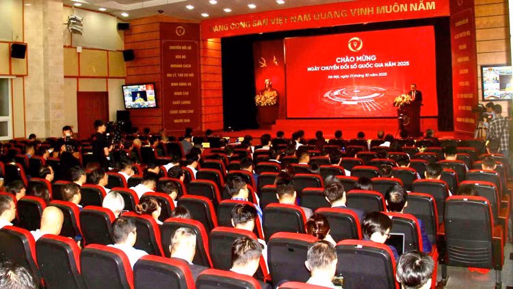 Chương trình Chào mừng Ngày Chuyển đổi số Quốc gia năm 2025 - Ảnh: VGP