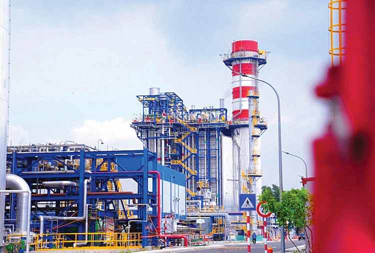 Phó Thủ tướng Bùi Thanh Sơn đề nghị Petrovietnam báo cáo Thủ tướng xem xét về thời gian khánh thành Dự án Nhà máy Điện Nhơn Trạch 3 và Nhơn Trạch 4. Ảnh: Phú An