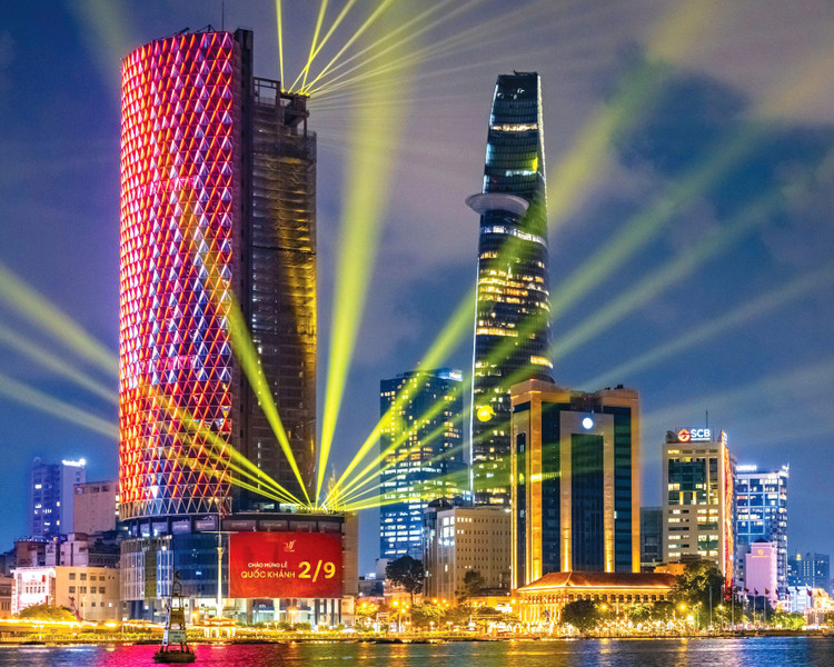 80 năm kể từ ngày Tuyên ngôn độc lập vang lên trên Quảng trường Ba Đình, Việt Nam hiện thuộc nhóm 40 nước có nền kinh tế lớn nhất thế giới, 20 nền kinh tế hàng đầu về thương mại. Ảnh: Đông Giang