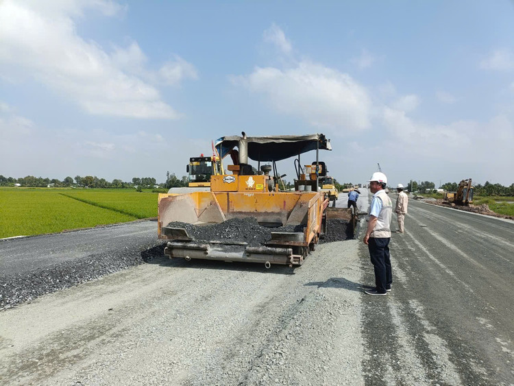 Thông xe kỹ thuật 2 tuyến cao tốc miền Tây: Trao thưởng cho đơn vị thi công vượt trội