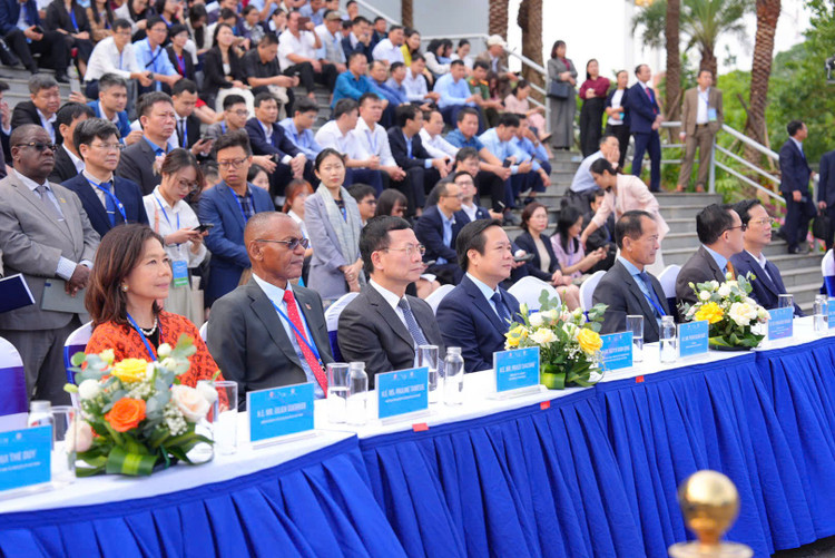 Các đại biểu tham dự lễ Khai mạc và trình diễn công nghệ tại Tuần lễ Số Quốc tế Việt Nam 2025 - Ảnh: VGP/TG