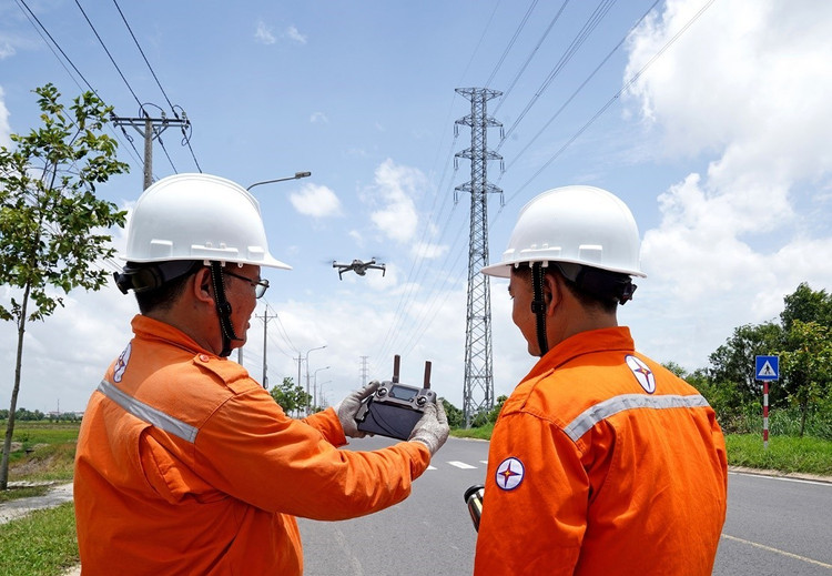 EVNSPC đẩy mạnh ứng dụng khoa học công nghệ vào công tác quản lý, vận hành lưới điện