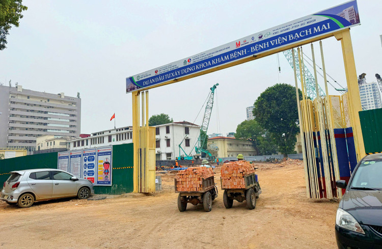 Không ít gói thầu hỗn hợp với kỹ thuật chuyên ngành phức tạp thu hút đông đảo nhà thầu tham dự. Ảnh: Nhã Chi