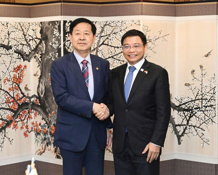 Bộ trưởng Bộ Tài chính Nguyễn Văn Thắng gặp và làm việc với Phó Thủ tướng, Bộ trưởng Bộ Kinh tế và Tài chính Hàn Quốc Koo Yun Cheol