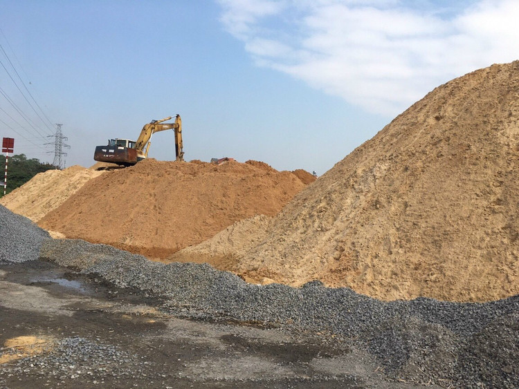 Nhà thầu xây dựng tiếp tục đối mặt với “khó khăn kép”