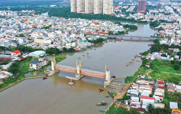 Dự án Giải quyết ngập do triều khu vực TP.HCM có xét đến yếu tố biến đổi khí hậu (giai đoạn 1) tạm ngừng thi công từ năm 2020 do vướng mắc về nguồn vốn để hoàn thiện công trình