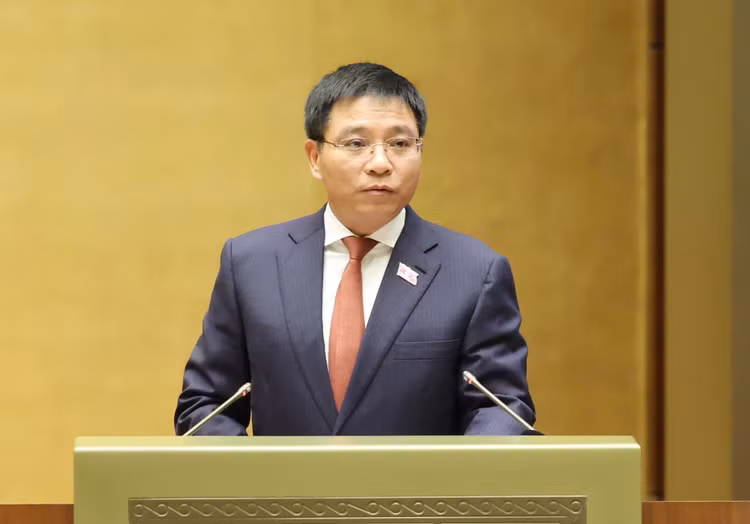 Bộ trưởng Bộ Tài chính Nguyễn Văn Thắng trình bày Tờ trình của Chính phủ