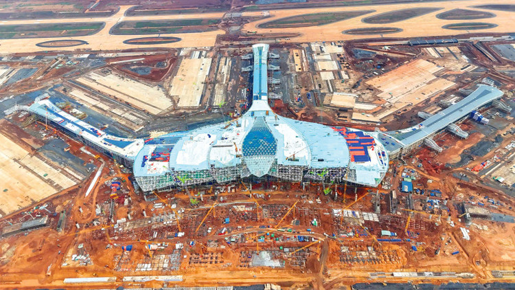 Nhiều công trình quan trọng, trọng điểm quốc gia như cao tốc, sân bay… được trao cho nhà thầu Việt thi công. Ảnh: Tùng Phạm