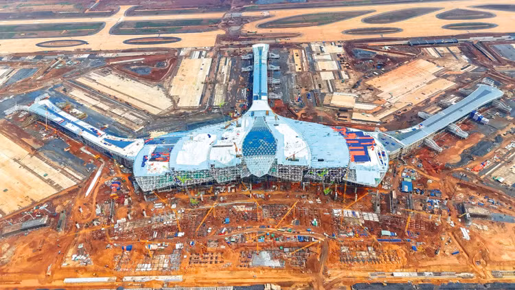 Nhiều công trình quan trọng, trọng điểm quốc gia như cao tốc, sân bay… được trao cho nhà thầu Việt thi công. Ảnh: Tùng Phạm