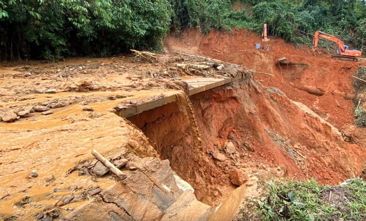 Một số gói thầu xử lý, khắc phục sạt lở đang được triển khai. Ảnh: N.Hội