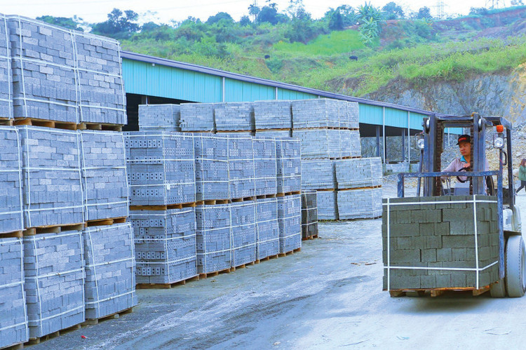 Vật liệu xây dựng được sử dụng cho các tòa nhà và kết cấu hạ tầng chiếm hơn 15% tổng lượng khí thải nhà kính trên toàn thế giới. Ảnh: Song Lê