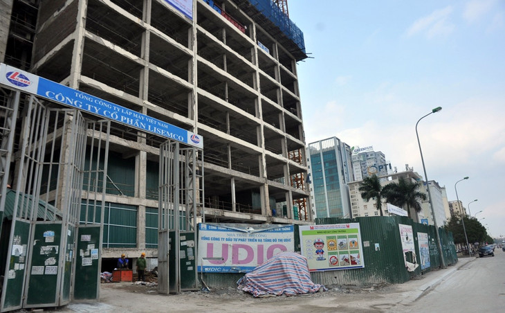 Hà Nội: Bậc tam cấp bị đập bỏ, nhiều dự án BĐS vẫn “ôm” trọn vỉa hè ảnh 9