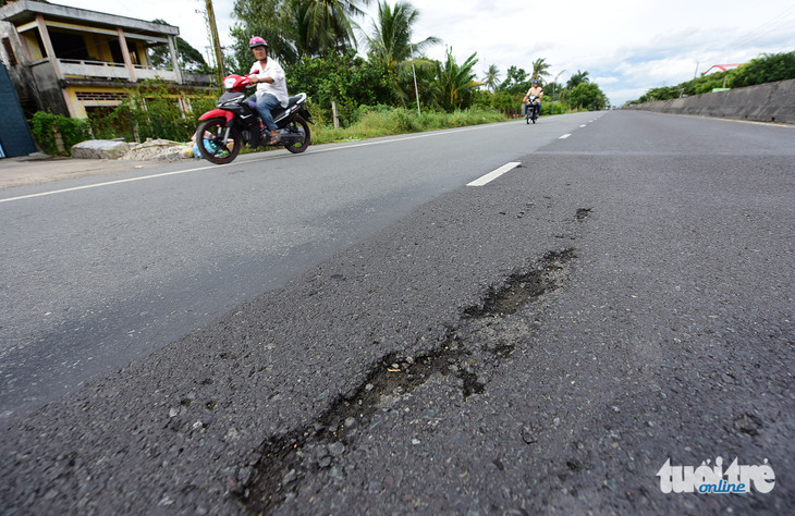 Đoạn đường nâng cấp 300 tỉ qua Cai Lậy: mới xài đã xuống cấp ảnh 3
