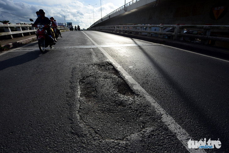 Đoạn đường nâng cấp 300 tỉ qua Cai Lậy: mới xài đã xuống cấp ảnh 2