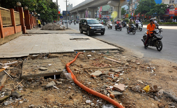 Vỉa hè Hà Nội ngổn ngang “thay áo” mới có độ bền 70 năm ảnh 13