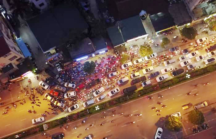 Cư dân Home City xếp hàng trước cổng 177 Trung Kính phản đối chủ đầu tư ảnh 10