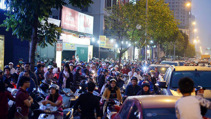 Cư dân Home City xếp hàng trước cổng 177 Trung Kính phản đối chủ đầu tư ảnh 8