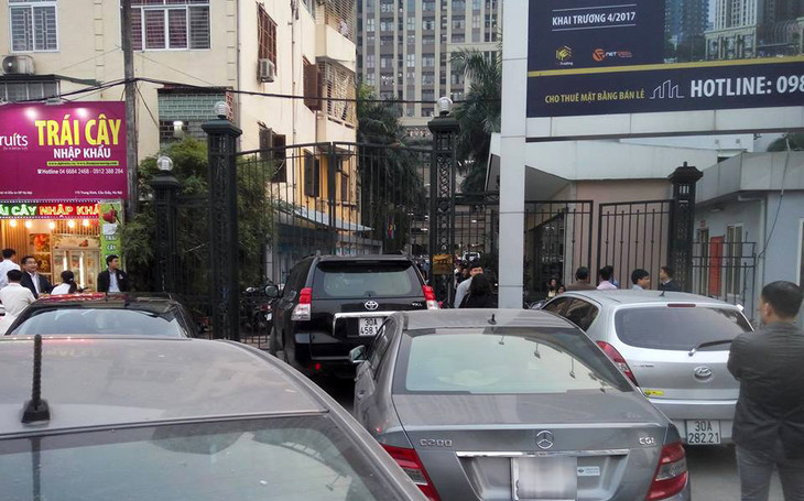 Cư dân Home City xếp hàng trước cổng 177 Trung Kính phản đối chủ đầu tư ảnh 2