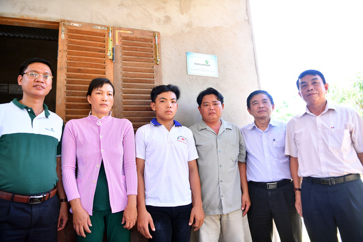 Vietcombank bàn giao nhà tình nghĩa cho hộ nghèo tại tỉnh Tiền Giang ảnh 1