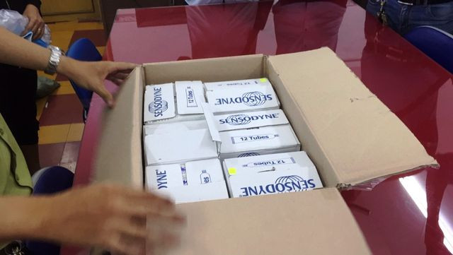 Tạm giữ “hàng loạt” sản phẩm nghi giả thương hiệu Lacoste, Uniqlo, The North Face ảnh 8