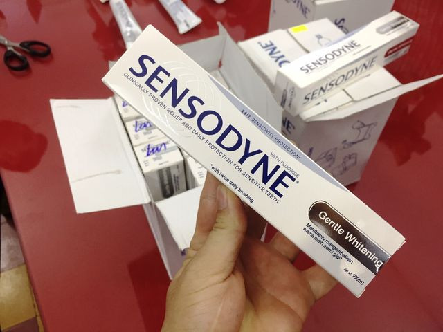 Tạm giữ “hàng loạt” sản phẩm nghi giả thương hiệu Lacoste, Uniqlo, The North Face ảnh 10