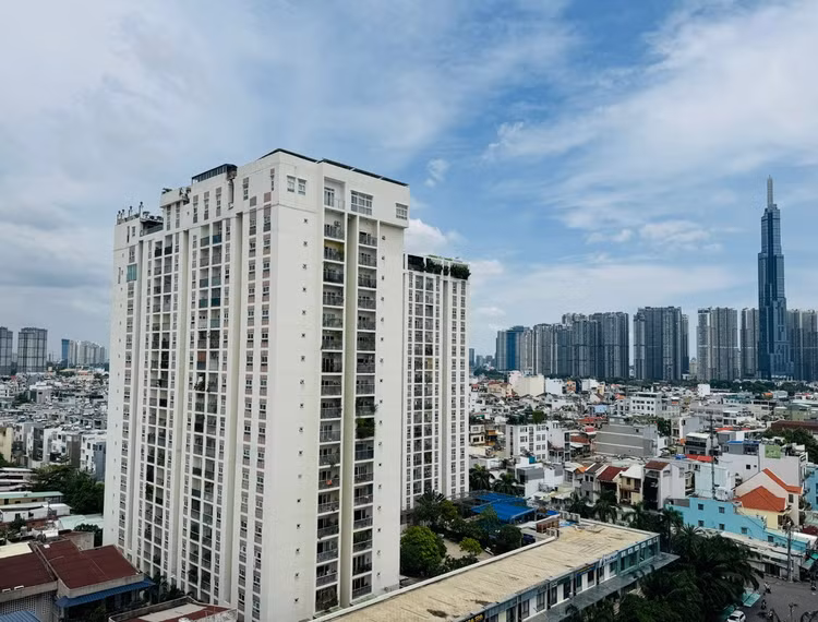 Sau khi thực hiện sắp xếp đơn vị hành chính, lực lượng công an trên địa bàn Thành phố có nhu cầu khoảng 15.000 căn nhà ở, trong khi lực lượng quân đội có nhu cầu khoảng 10.000 căn. Ảnh: Gia An