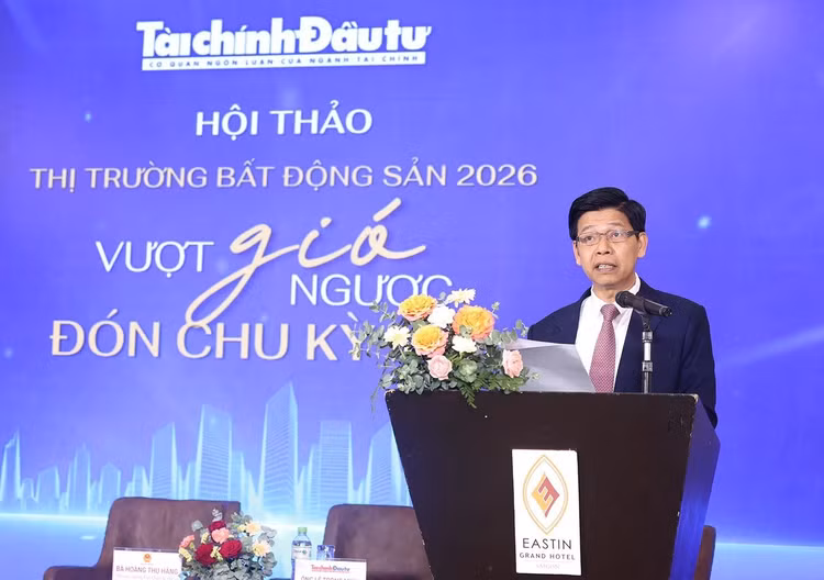Ông Phạm Văn Hoành, Tổng Biên tập Báo Tài chính - Đầu tư cho rằng, thị trường bất động sản hiện vẫn đang chịu nhiều “cơn gió ngược”. Ảnh: Lê Toàn