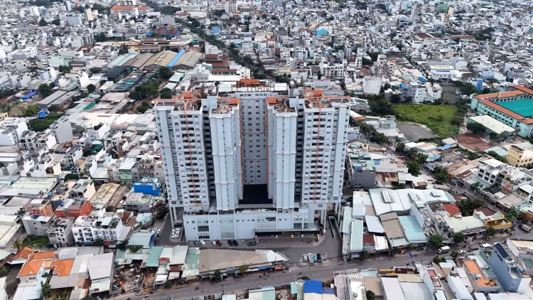 Bên cạnh việc hoàn thiện khung pháp lý, nhiều kiến nghị của HoREA tập trung vào mục tiêu tháo gỡ các điểm nghẽn đang ảnh hưởng trực tiếp đến nguồn cung nhà ở. Ảnh: Lê Thành