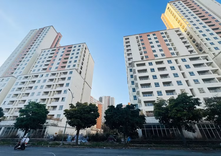 3.790 căn hộ tái định cư thuộc diện bán đấu giá (lần thứ 4) ở Khu đô thị mới Thủ Thiêm nhưng chưa tìm được chủ nhân đang được nhiều chuyên gia kiến nghị chuyển đổi sang nhà ở xã hội cho thuê hoặc thuê mua. Ảnh: Gia An