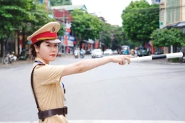 Lực lượng CSGT điều tiết, phân luồng giao thông. Ảnh minh họa