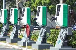 Việc bố trí hệ thống trạm sạc và bãi đỗ xe phù hợp là điều kiện quan trọng để bảo đảm hạ tầng giao thông phục vụ cho giai đoạn chuyển đổi sang phương tiện xanh.
