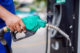 Giá xăng ngày 24/7 có thể giảm tiếp, dầu tăng nhẹ