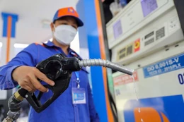 Giá xăng RON 95 giảm về dưới 20.000 đồng/lít