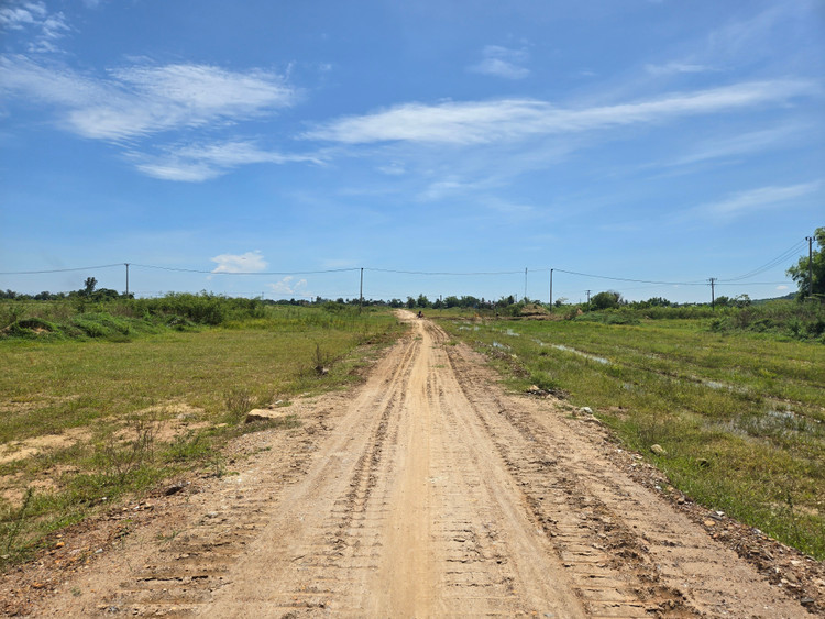 Hơn một năm thi công, tuyến vành đai phía Bắc Quảng Nam (cũ) vẫn là... đường đất