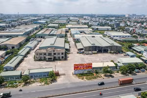 Đấu giá quyền sử dụng đất và nhà xưởng tại xã Bình Chánh (TP.HCM), khởi điểm 586 tỷ đồng. Ảnh minh họa tạo bơi AI