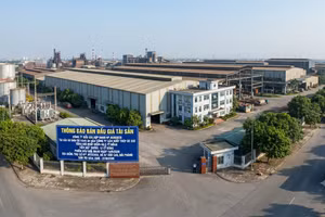 Đấu giá nhà xưởng của Công ty Sản xuất thép Úc SSE. Ảnh minh họa tạo bởi AI