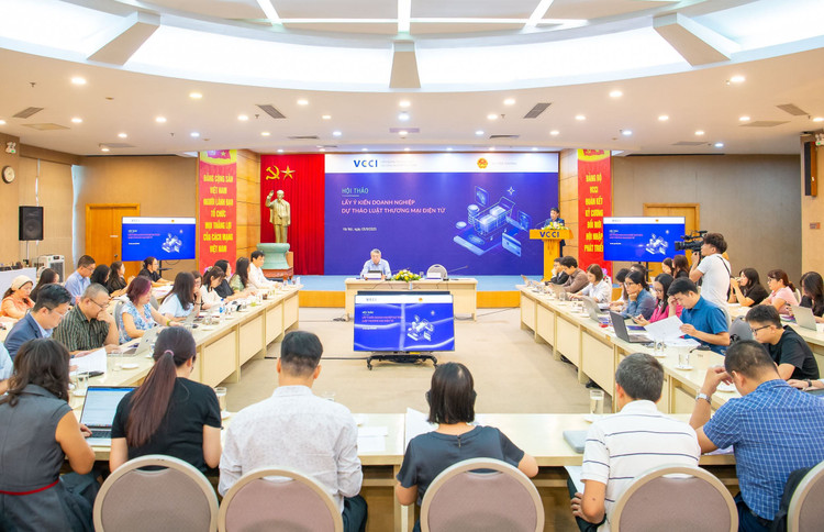 Chính sách cần tạo điều kiện để SMEs và hộ kinh doanh nhỏ lẻ được khởi nghiệp, đổi mới sáng tạo, đồng thời có lộ trình quản lý minh bạch, công bằng với các nền tảng lớn.