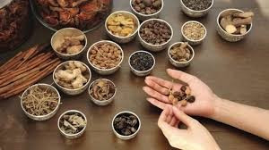 Đề xuất loại 653 thuốc y học cổ truyền ra khỏi Danh mục thuốc bảo hiểm y tế