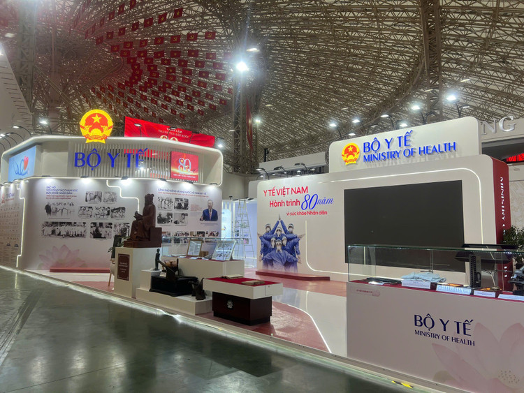 Gian trưng bày của Bộ Y tế trong khu vực Triển lãm 80 năm hành trình Độc lập - Tự do - Hạnh phúc” được tổ chức nhân dịp kỷ niệm 80 năm Cách mạng Tháng Tám và Quốc khánh 2/9