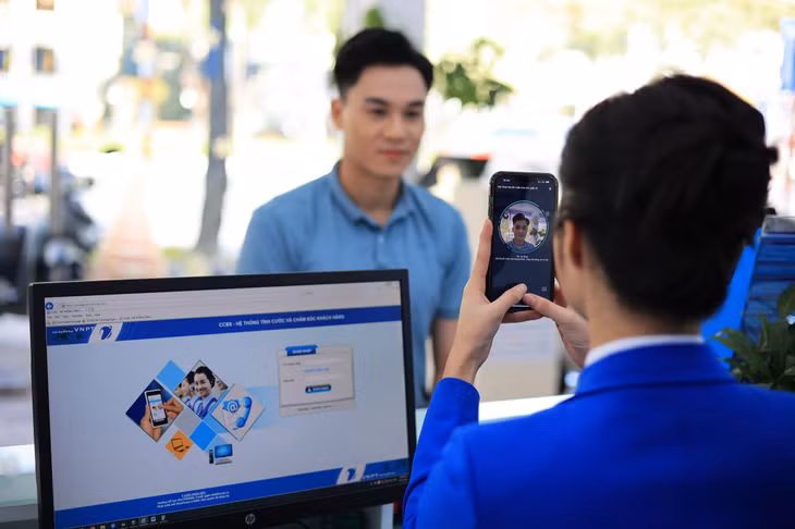 Bên cạnh việc chuẩn hóa thông tin thuê bao qua web, người dùng di động cũng có thể đến trực tiếp quầy giao dịch của các nhà mạng