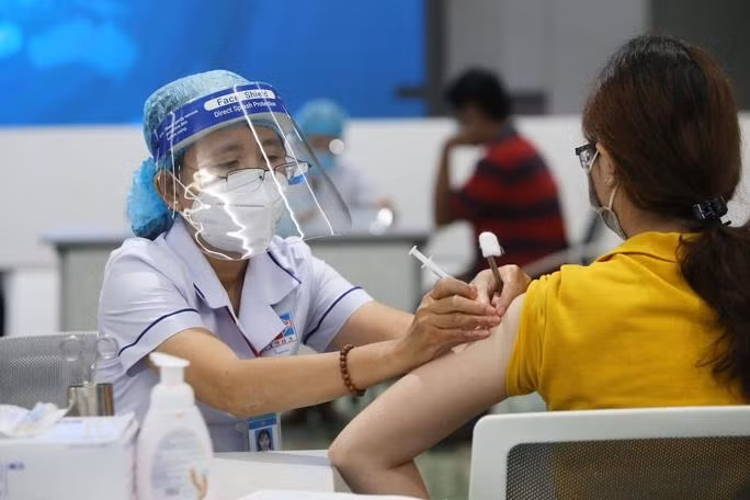 TP. Hải Phòng vận động người lao động tiêm vaccine phòng Covid-19. Ảnh minh họa