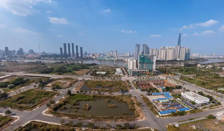 Lô đất 3-12 có một mặt sát với Đại lộ Vòng cung và không giáp sông Sài Gòn.
