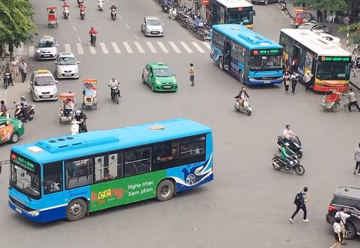 Kiến nghị cho xe buýt Hà Nội hoạt động trở lại từ 1/10.