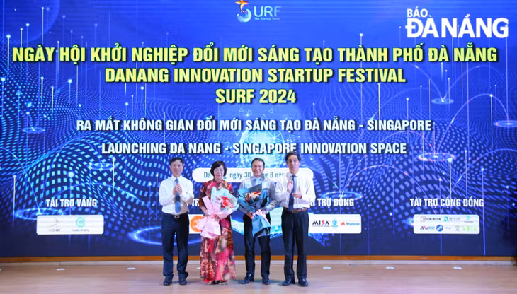 Ra mắt không gian đổi mới sáng tạo Đà Nẵng - Singapore... Ra mắt không gian đổi mới sáng tạo Đà Nẵng - Singapore...