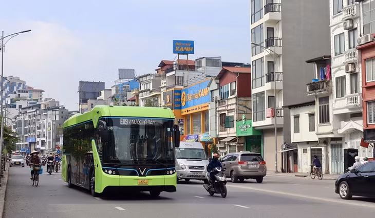 Hà Nội sẽ tiếp tục triển khai thêm các tuyến xe buýt điện Hà Nội sẽ tiếp tục triển khai thêm các tuyến xe buýt điện