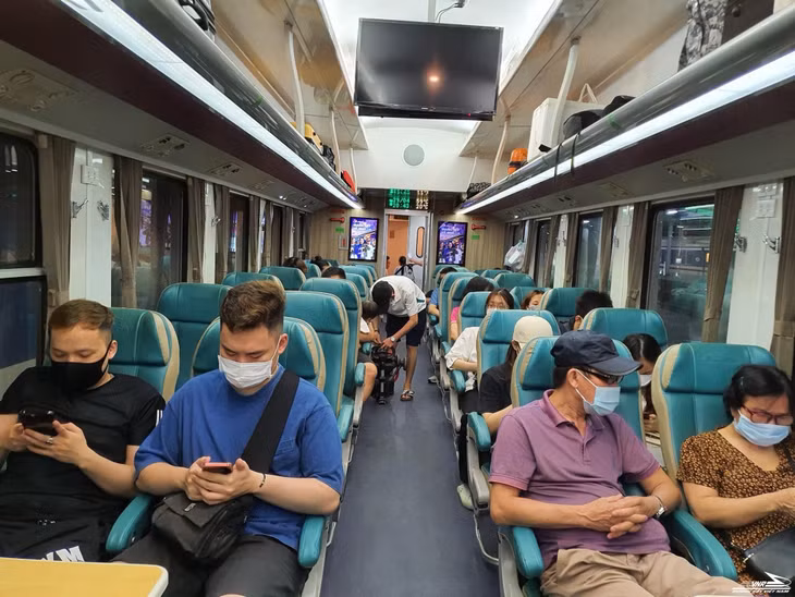 Lượng hành khách tuyến đường sắt Hà Nội - Hải Phòng tăng trưởng mạnh