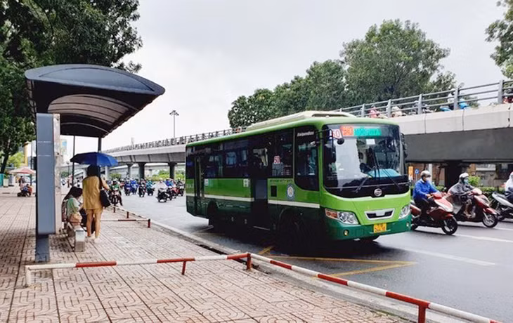 Thí điểm 14 tuyến xe buýt từ sân bay Tân Sơn Nhất đến trung tâm TP.HCM
