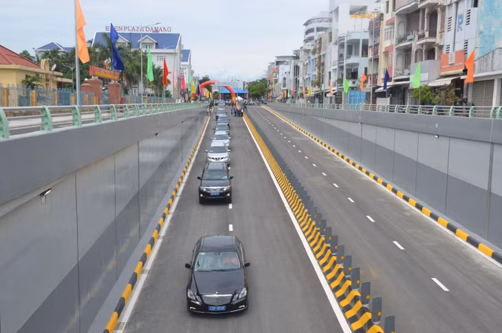 Phương tiện lưu thông qua hầm chui